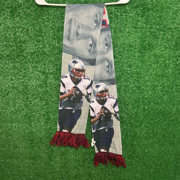 Tom Brady Forever Collectibles Gray and Red Sports Scarf - Picture 1 of 4